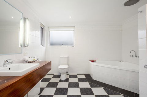 The International Motel Apollo Bay - Accommodation Asia 17