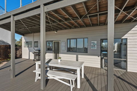 Beachside House - Accommodation Asia 24