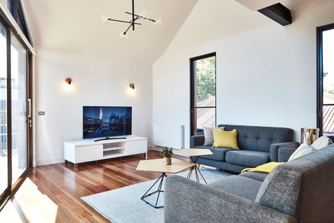 Richmond Â· 3 Level Architecturally Designed Richmond House - Accommodation China 1