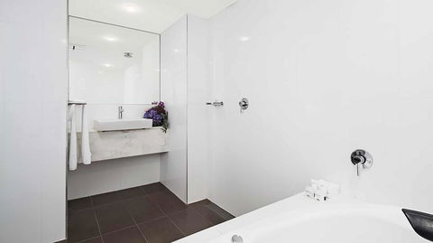 Crowne Plaza Melbourne Carlton, An IHG Hotel - Accommodation Guide 13