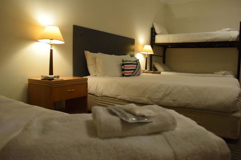 CROWN CENTRAL BUSINESS DISTRICT MOTEL - NO UNDER 18s - Accommodation Asia 38