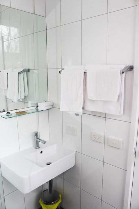 CROWN CENTRAL BUSINESS DISTRICT MOTEL - NO UNDER 18s - Accommodation Asia 42