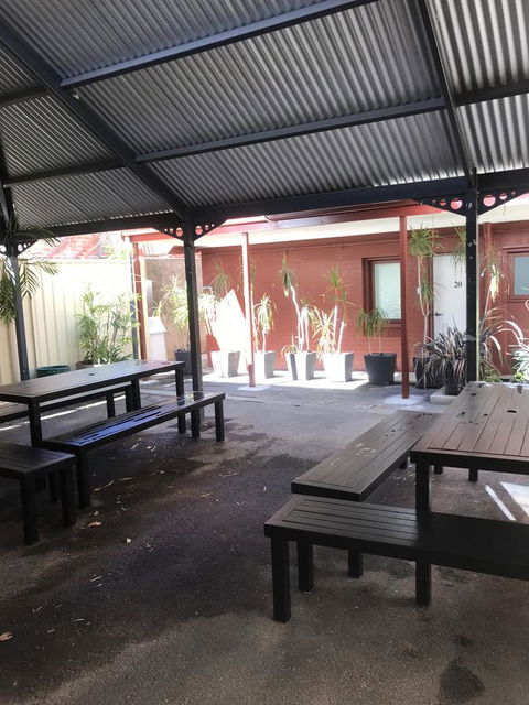 CROWN CENTRAL BUSINESS DISTRICT MOTEL - NO UNDER 18s - Accommodation Asia 16