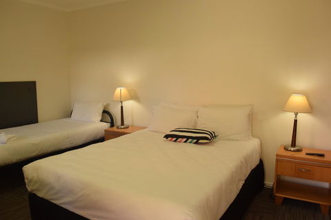 CROWN CENTRAL BUSINESS DISTRICT MOTEL - NO UNDER 18s - Accommodation Asia 37