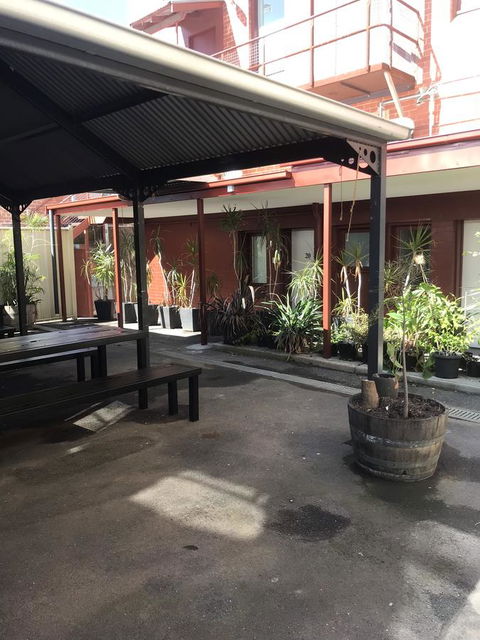 CROWN CENTRAL BUSINESS DISTRICT MOTEL - NO UNDER 18s - Accommodation Asia 13