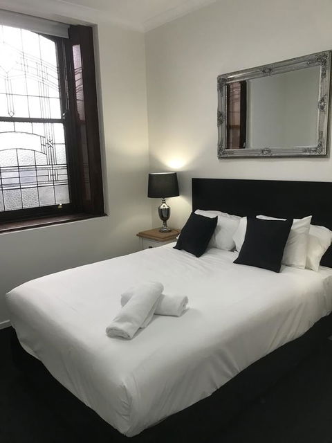 CROWN CENTRAL BUSINESS DISTRICT MOTEL - NO UNDER 18s - Accommodation Asia 0