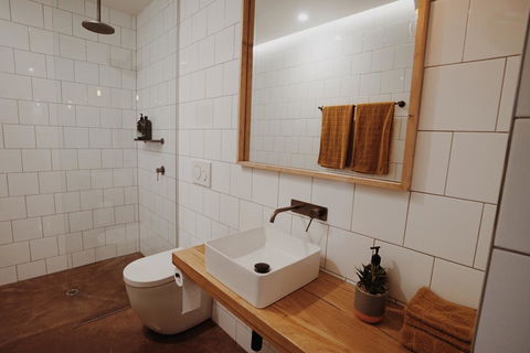 THE WAREHOUSE APARTMENTS - Accommodation Guide 10