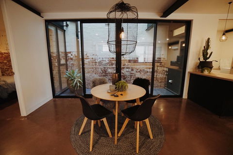 THE WAREHOUSE APARTMENTS - Accommodation Guide 7