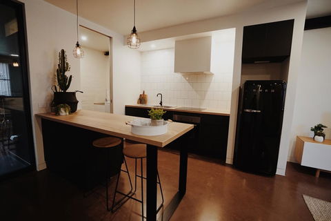 THE WAREHOUSE APARTMENTS - Accommodation Guide 8
