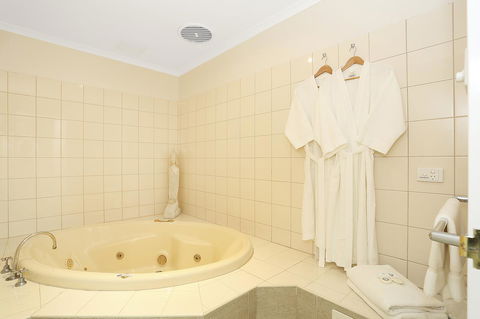 Quality Inn & Suites The Menzies - Accommodation Asia 35