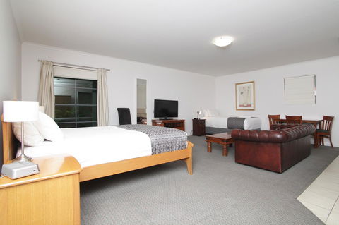 Quality Inn & Suites The Menzies - Accommodation Asia 10