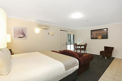 Quality Inn & Suites The Menzies - Accommodation Asia 38