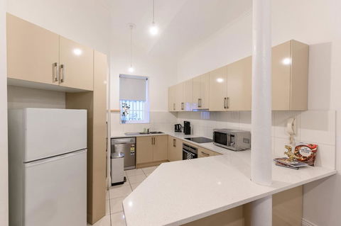 Unique 3 Bedroom Central CBD Townhouse - Accommodation Asia 4