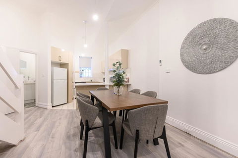 Unique 3 Bedroom Central CBD Townhouse - Accommodation Asia 6