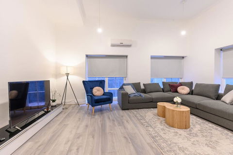 Unique 3 Bedroom Central CBD Townhouse - Accommodation Asia 2