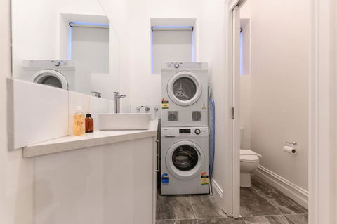 Unique 3 Bedroom Central CBD Townhouse - Accommodation Asia 15