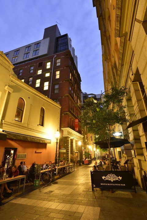 Metro Apartments On Bank Place - Accommodation Asia 1