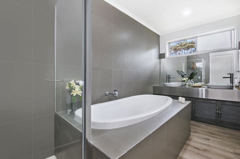 Portland Bay Apartments - Accommodation Asia 8