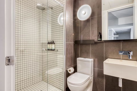 Cosmo Central Hotel Apartment - Accommodation Guide 32