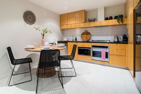 Auguste, Melbourne CBD Private Accommodation With Parking - Accommodation Guide 9