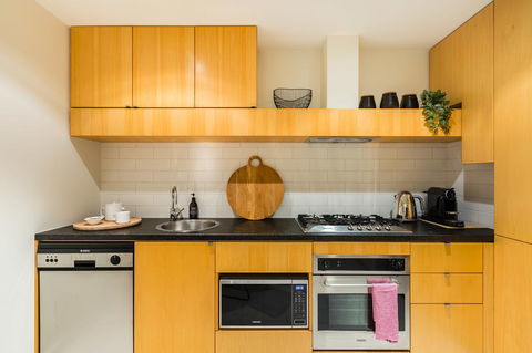 Auguste, Melbourne CBD Private Accommodation With Parking - Accommodation Guide 10