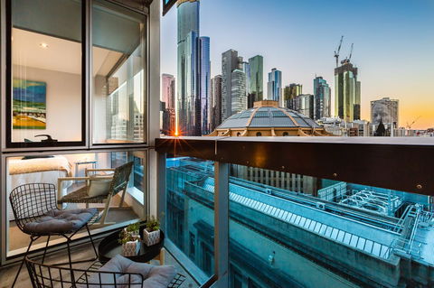 Auguste, Melbourne CBD Private Accommodation With Parking - Accommodation Guide 1