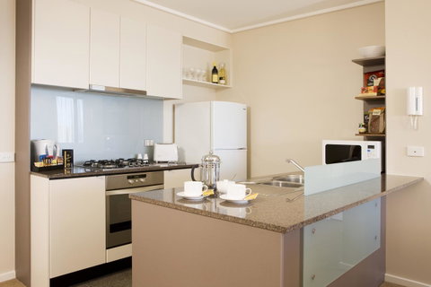 28 Nights Apartments - Accommodation Guide 7