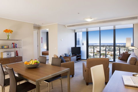 28 Nights Apartments - Accommodation Guide 13