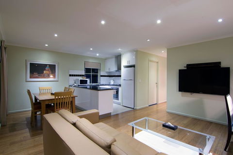 Best Western Plus Buckingham International - Accommodation Guide 19