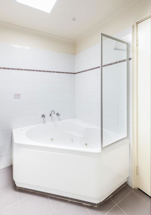 Best Western Plus Buckingham International - Accommodation Guide 17