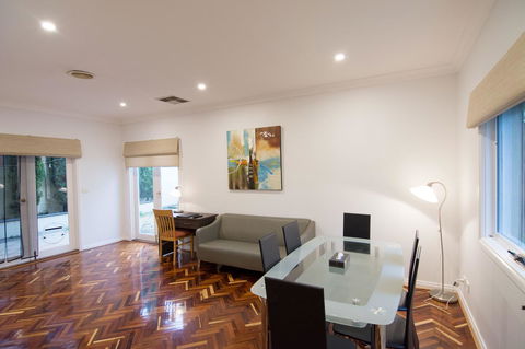 Best Western Plus Buckingham International - Accommodation Guide 11