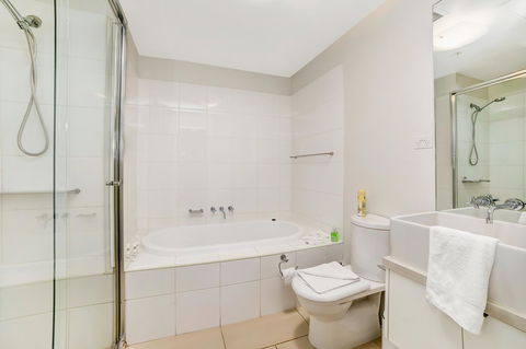 Signature Waterfront Apartments - Accommodation Asia 14