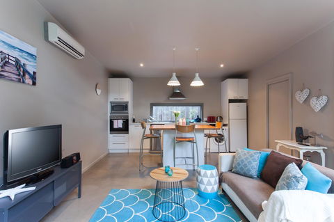 The Love Shack - Romantic Bungalow - Accommodation Asia 2