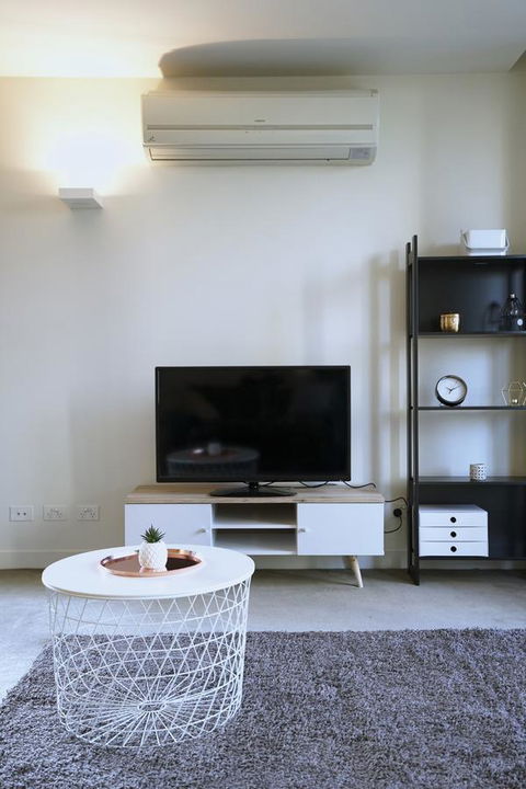 [Modern/Spacious]2BDR CBD FREE Carpark, FREE Wifi - Accommodation Guide 0