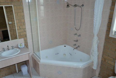 Tropicana Motor Inn - Accommodation Asia 13