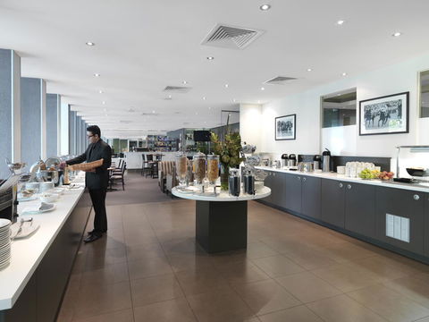 Oaks Melbourne On Collins Suites - Accommodation Guide 8