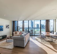 Waterfront 3 Bedroom Luxury Home Victoria Harbour - Accommodation Asia