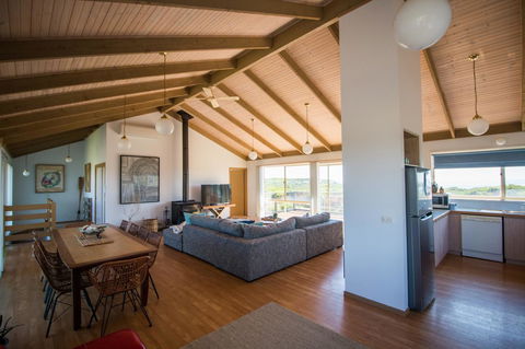 Sunsets On Martyrs Luxury Coastal Beach House Peterborough - Accommodation Guide 3