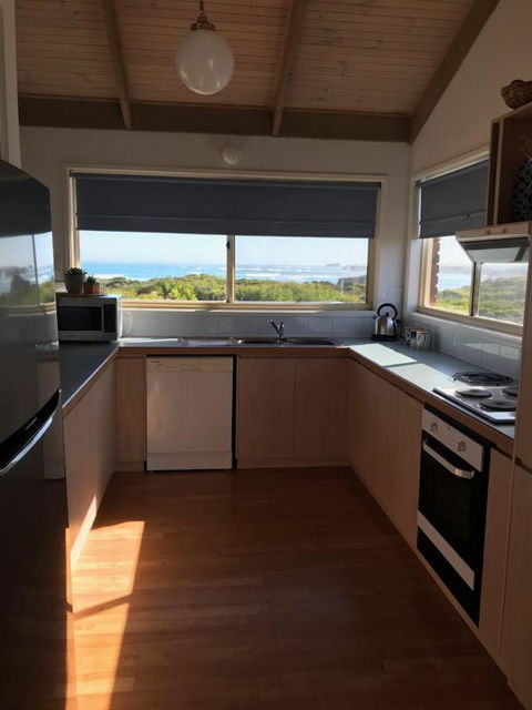 Sunsets On Martyrs Luxury Coastal Beach House Peterborough - Accommodation Guide 9