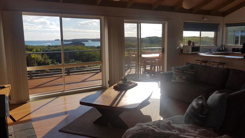 Sunsets On Martyrs Luxury Coastal Beach House Peterborough - Accommodation Guide 1