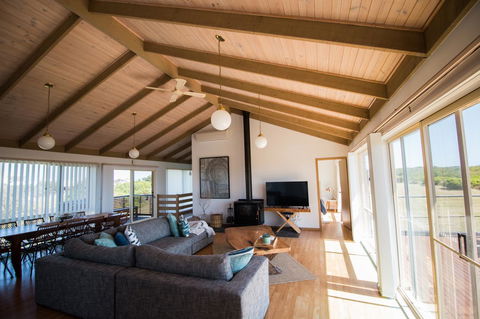 Sunsets On Martyrs Luxury Coastal Beach House Peterborough - Accommodation Guide 2