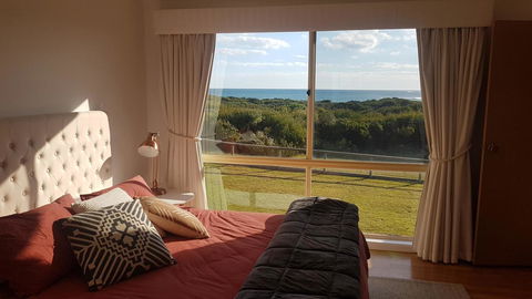 Sunsets On Martyrs Luxury Coastal Beach House Peterborough - Accommodation Guide 5