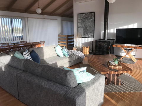 Sunsets On Martyrs Luxury Coastal Beach House Peterborough - Accommodation Guide 10