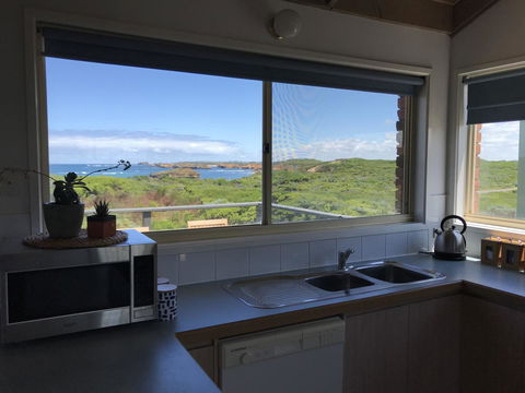 Sunsets On Martyrs Luxury Coastal Beach House Peterborough - Accommodation Guide 8