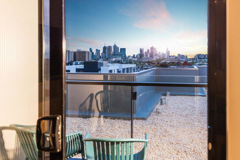 Playhouse Apartments - Accommodation Asia 6