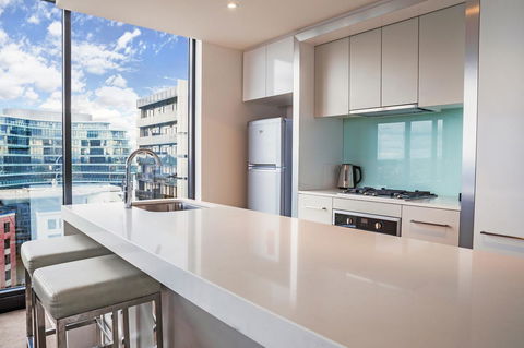 Mantra St Kilda Road - Accommodation Guide 10