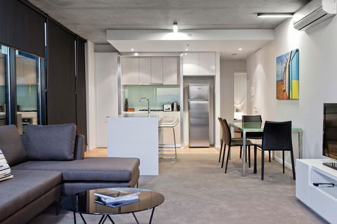 Mantra St Kilda Road - Accommodation Guide 13