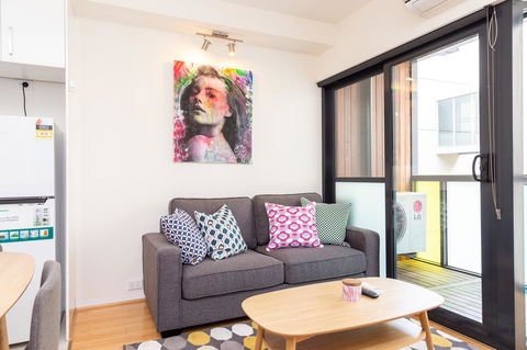 Canvas Suites On Russell Place - Accommodation Guide 17