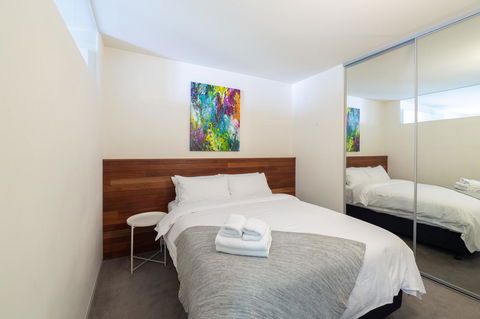 Canvas Suites On Russell Place - Accommodation Guide 1