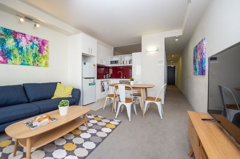 Canvas Suites On Russell Place - Accommodation Guide 6
